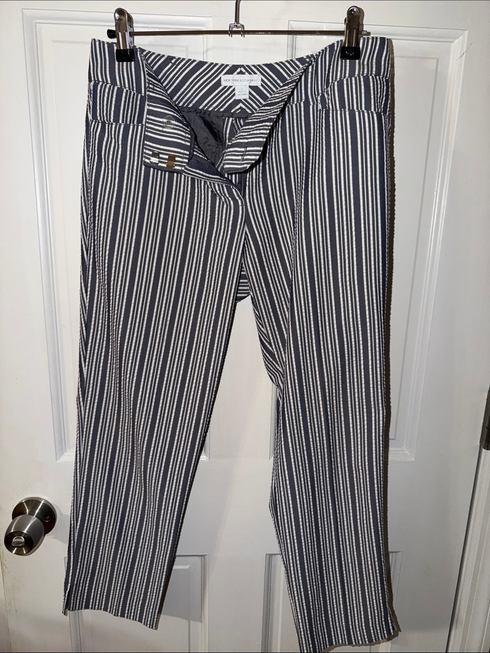 New York & Company Navy and White Striped Ankle Crop Pants size 2